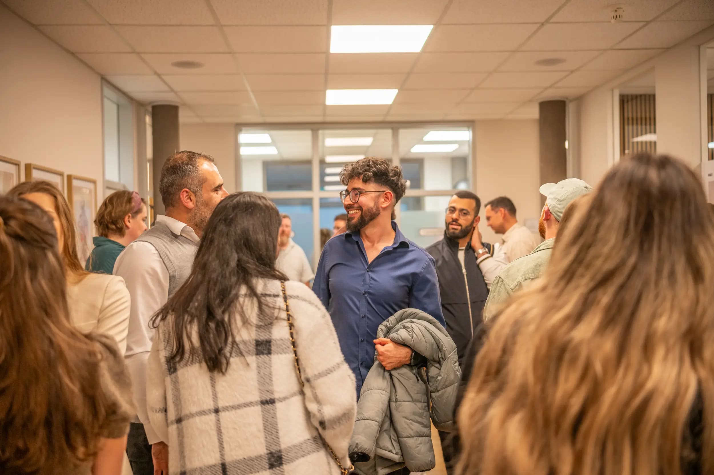 Gäste beim Open Doors Event der neuen Praxis in Eilendorf